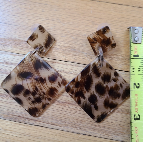 New Leopard Plastic Resin Earrings Black & Yellow - Picture 7 of 8